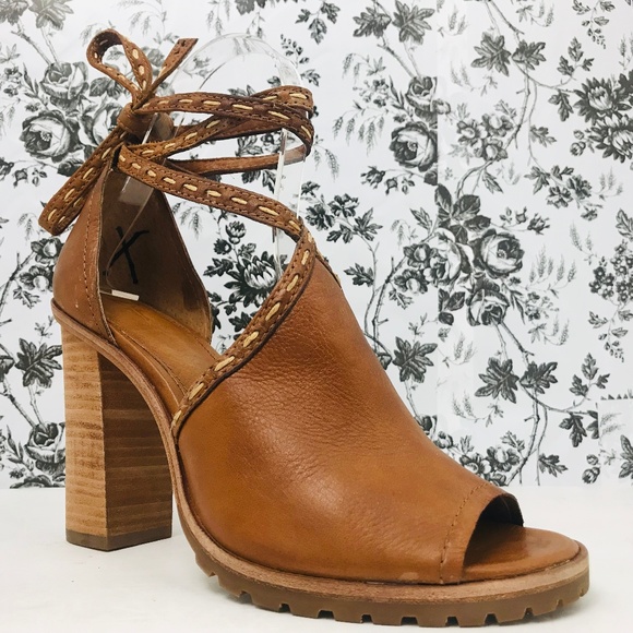 Frye Shoes - Frye Women Suzie Pickstitch Lug Sandals